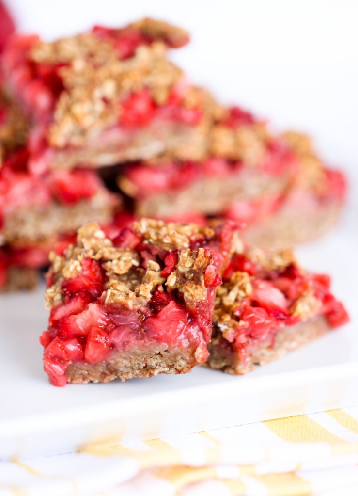 Banana Berry Oat Bars Picture by Brian Brijbag